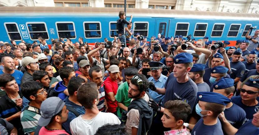 Scontro fra migranti e polizia in Ungheria  